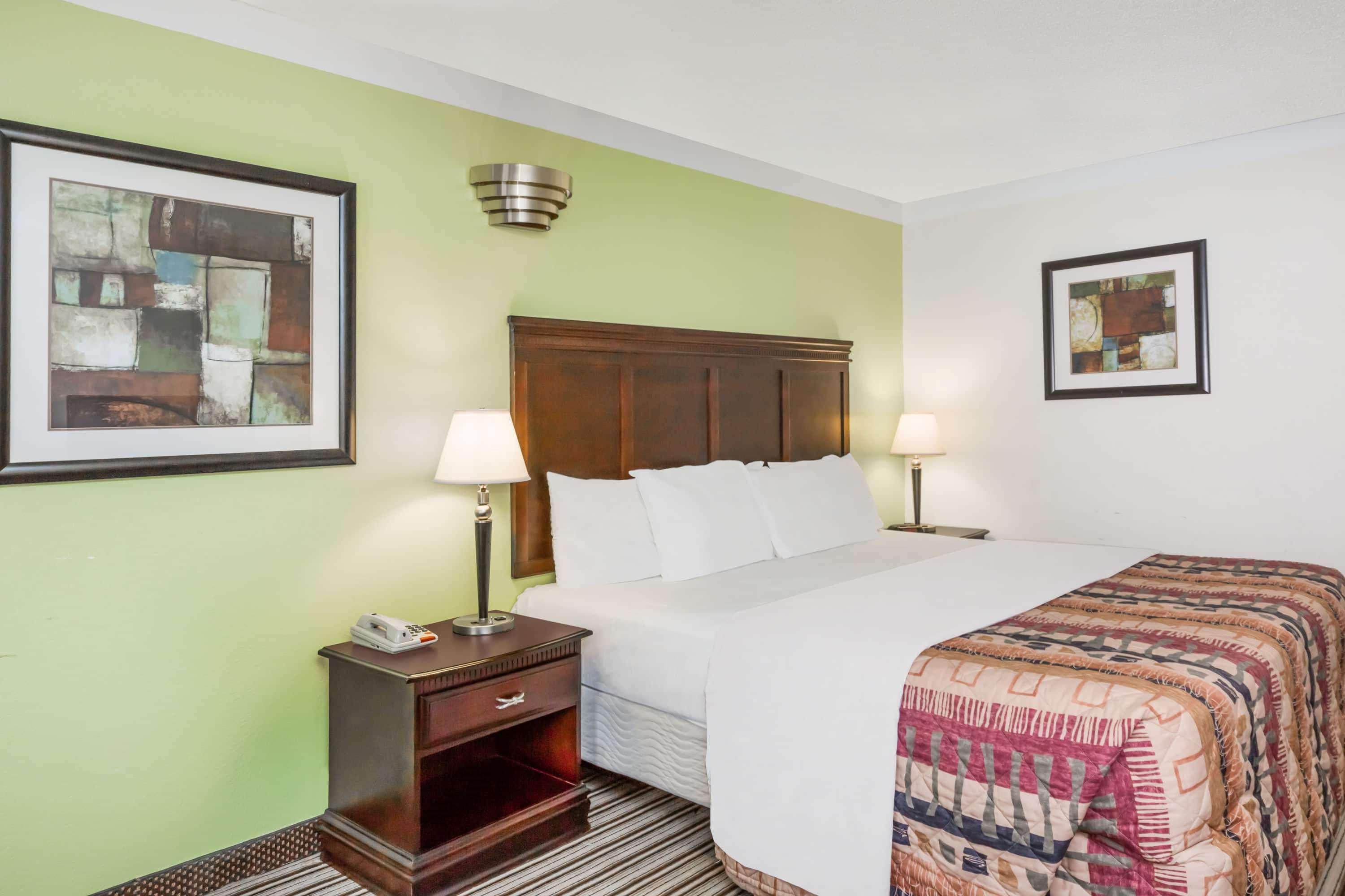 Days Inn - Oneonta Экстерьер фото